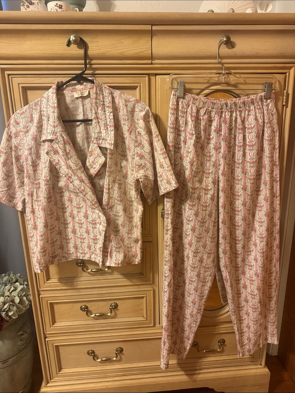 Victoria's Secret Rose and Pink Bow Print Pajamas